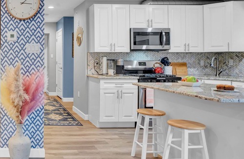 Chestnut Hill Apartment | No-stairs - Chestnut Hill 2 BR/2 Bath