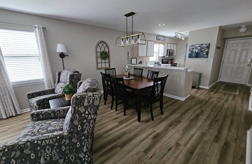 Table Rock Condo | NO STAIRS~Gated Resort~Great Location~Pointe Royale~Indoor/Outdoor Pool~Golf Pkg