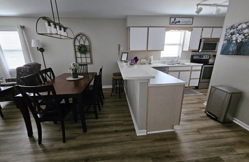 Table Rock Condo | NO STAIRS~Gated Resort~Great Location~Pointe Royale~Indoor/Outdoor Pool~Golf Pkg
