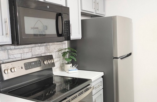 Kimberling City Condo | No Stairsn2 OutdoorPools/Indoor PoolnPickleball/Basketball/2 KidsParks