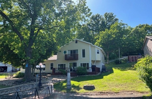 Gravois Mills House | No Steps, No Stress! Just lake life at it's best in a quiet cove