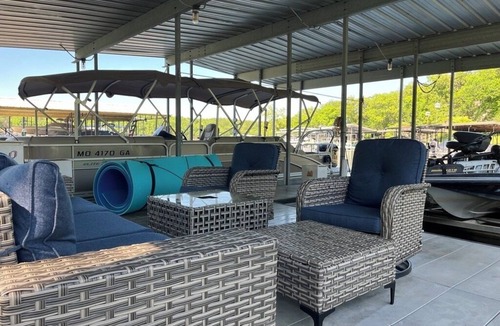 Gravois Mills House | No Steps, No Stress! Just lake life at it's best in a quiet cove