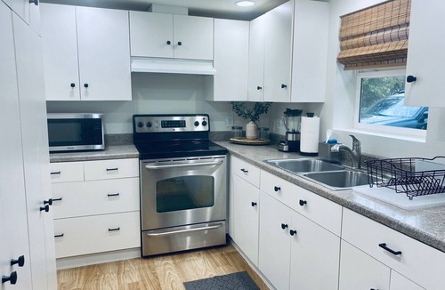 Clinton Cottage | No Steps or Stairs!