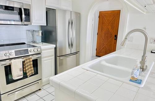 Avalon Villa | No steps to this property