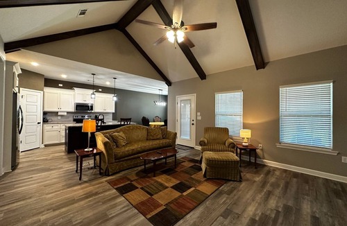 Conway House | No Stress - On Round Mountain