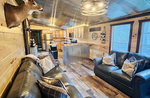 Huntsville House | No trailering secluded private oasis!