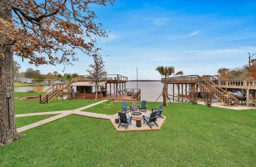 Trinity House | No Wake Zone: Lake Livingston Water Front Retreat