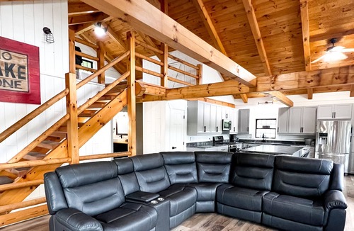 Grove House | NO WAKE ZONE RETREAT! Lake Front, Private Dock, Renovated in 2024