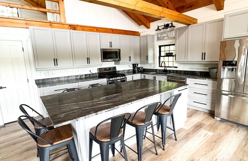 Grove House | NO WAKE ZONE RETREAT! Lake Front, Private Dock, Renovated in 2024