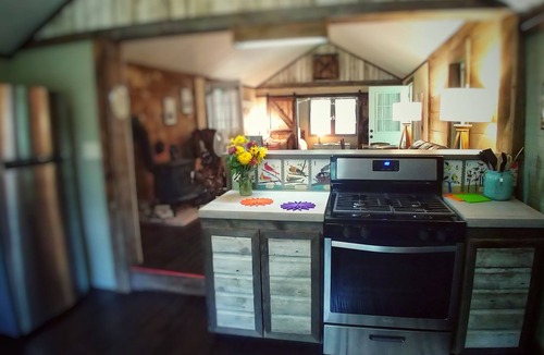 Providence House | "No wifi no problem" 1910 Renovated Bunkhouse