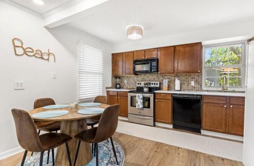 Mississippi City House | NO WORRIES! Beachy cottage 5 Minute walk to beach