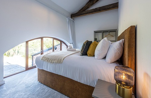 Wimbolds Trafford Cabin | No1 Little Barrow Barns