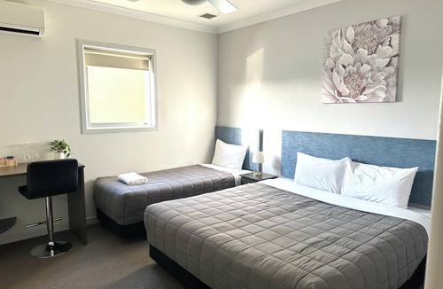 Cambridge Hotel | No1 Motels On Victoria