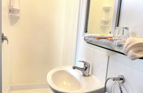 Cambridge Hotel | No1 Motels On Victoria