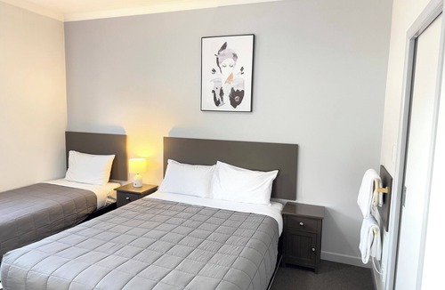 Cambridge Hotel | No1 Motels On Victoria