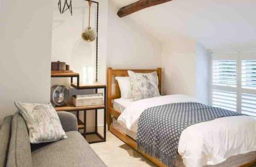 Kirkby Lonsdale House | No6, Queens square