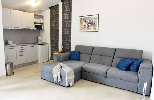 Tar Apartment | NOA2 Poreč-Tar apartment with pool, balcony, games room, Wi-Fi, barbeque
