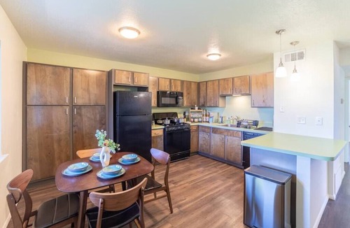 Highland Business Apartment | Nob Hill Boho Midcentury Charmer