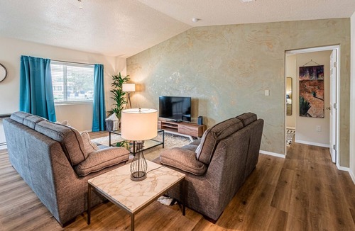 University Heights House | Nob Hill Oasis A - 2 bed 1 bath - Gorgeous Apt In Great Location!