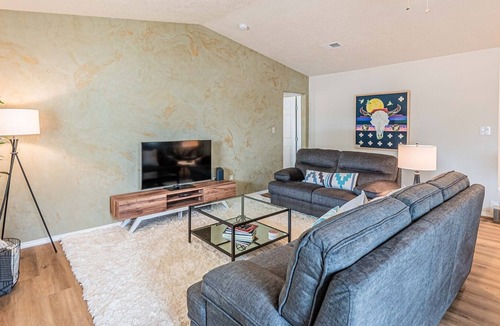 University Heights House | Nob Hill Oasis A - 2 bed 1 bath - Gorgeous Apt In Great Location!