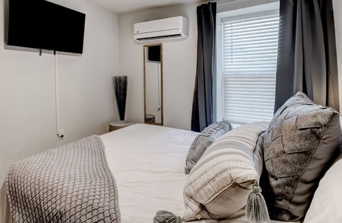 University Heights House | Nob Hill Oasis B | 1 Bed, 1 Bath
