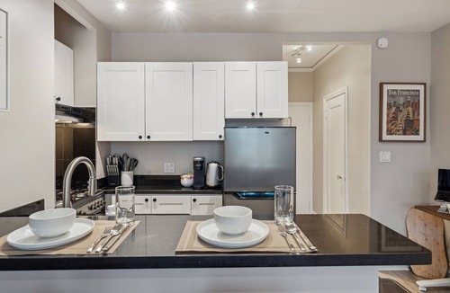Nob Hill Apartment | Nob Hill Studio w/Office by Anyplace - 11614