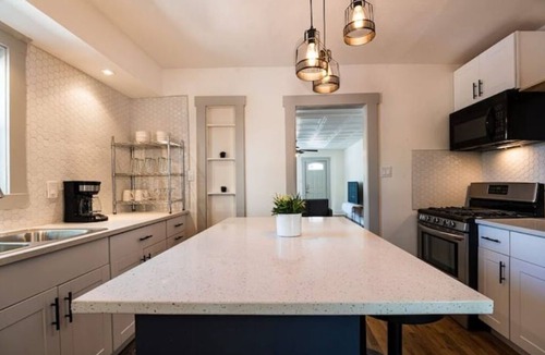 Nob Hill House | Nob Hill/UNM Luxury Remodeled House w/King Beds