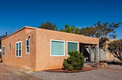 Nob Hill House | Nob Hill/UNM Luxury Remodeled House w/King Beds