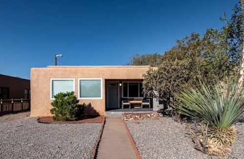 Nob Hill House | Nob Hill/UNM Luxury Remodeled House w/King Beds