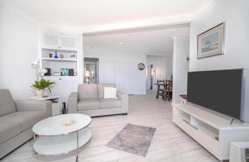 Flynns Beach Apartment | Nobby's 9