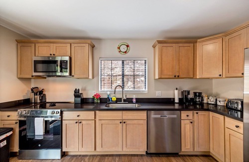 Eagar Cabin | Noble Estates Cabin · Luxe Forest Escape