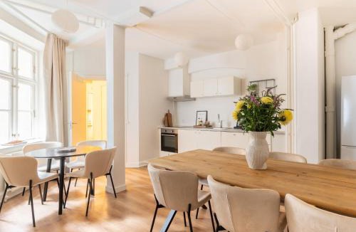 Copenhagen City Centre Apartment | Noble - Fantastic 5-Bdr Apt in the Capital