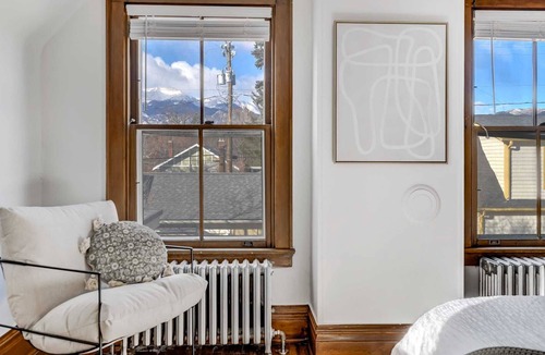 Old North End Apartment | Noble Summit BBQ & Fire Pit & Scenic Views