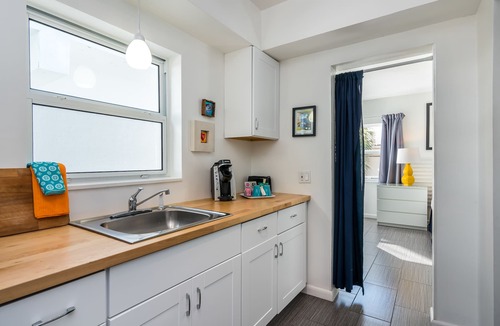 Central Beach Hotel | Nobleton Hotel