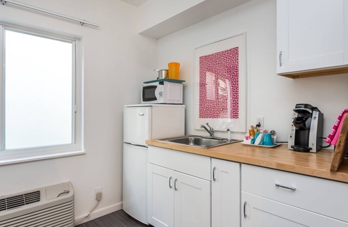 Central Beach Hotel | Nobleton Hotel