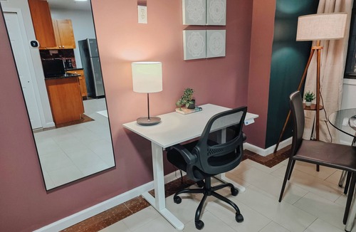 Center City Apartment | Nocturne/King Bed/Elevator/Adjustable Desk