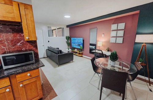 Center City Apartment | Nocturne/King Bed/Elevator/Adjustable Desk