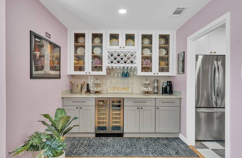Willowdale House | Nod to NOLA: Enjoyable 3bd/2ba, safe home with a Big Easy Twist, in Metairie.
