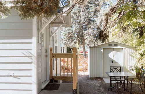 North Platte House | Noelle's Nest Close to Everything! Pet Friendly!