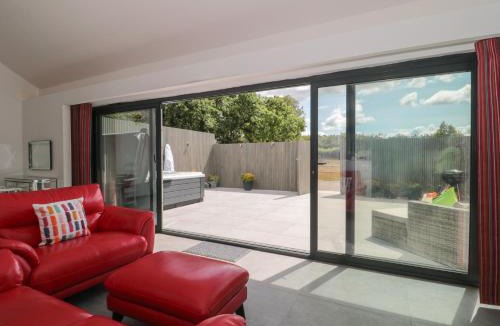 Bishop Sutton House | Noflash Malpal