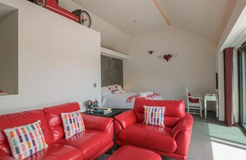 Bishop Sutton House | Noflash Malpal