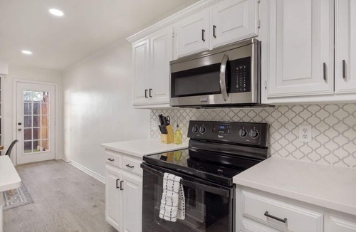 Tyler House | Noir at Hollytree Dr. Perfect Location!