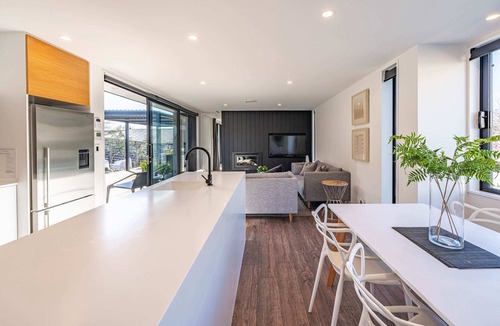 Wanaka House | Noir South Retreat Th