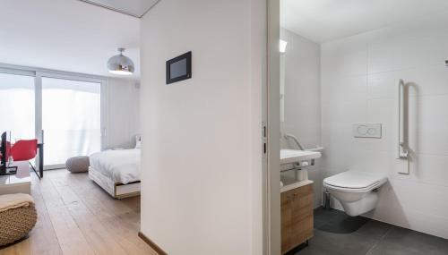 Carouge Apartment | Noirettes 20 - Self Check In by Homenhancement