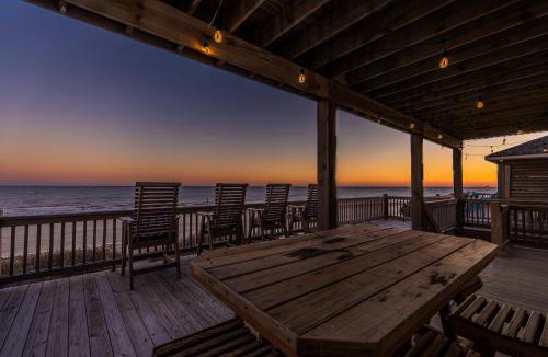 Crystal Beach House | Noisywaves - Beachfront Paradise with Hot Tub, Yard, and Game Room