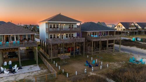Crystal Beach House | Noisywaves - Beachfront Paradise with Hot Tub, Yard, and Game Room