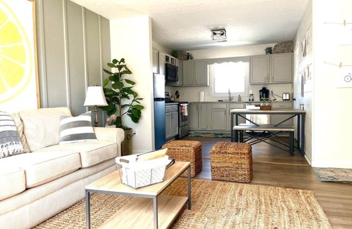 Old North Knoxville Apartment | NoKno Flats The Little Lemon Lounge