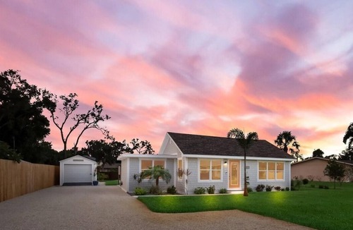 Laurel House | Nokomis Cottage