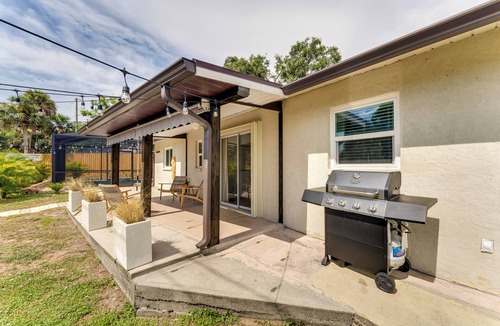 Laurel House | Nokomis Home w/Screened Pool, 3 Mi to Beaches!