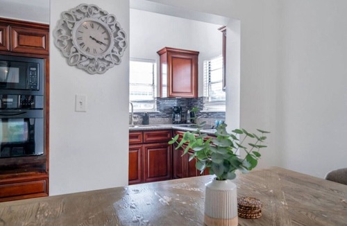 Tulane - Gravier Condo | NOLA 3BR Escape w Pool, Steps from Canal Streetcar